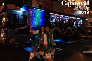 La  carroza anunciadora del Carnaval recorrió este miércoles el centro de la ciudad (Foto TA)